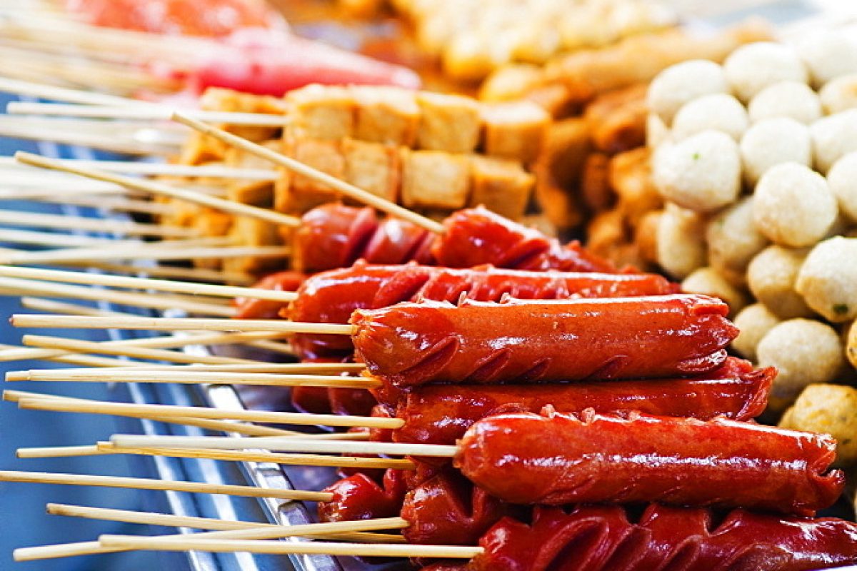 Thai food on a street food stall at the Khaosan Road market in Bangkok, Thailand, Southeast Asia, Asia
